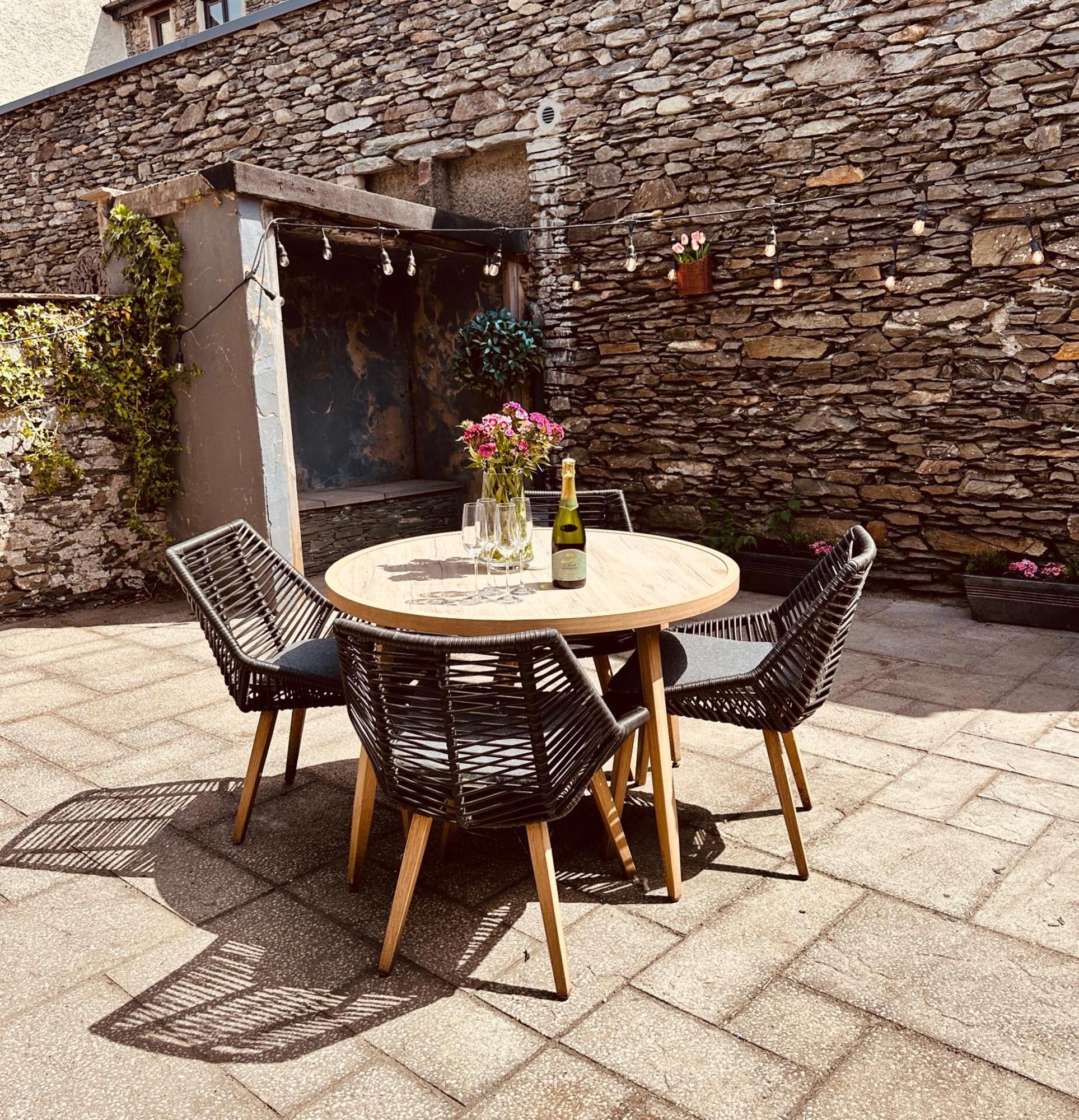 Woodland - Private Courtyard - Pet Friendly Retreat In The Heart Of * Windermere
